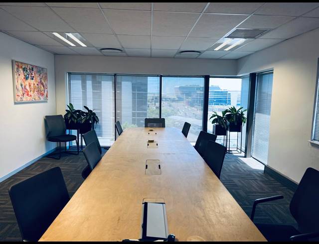 1,348M² OFFICE TO LET IN VORNA VALLEY